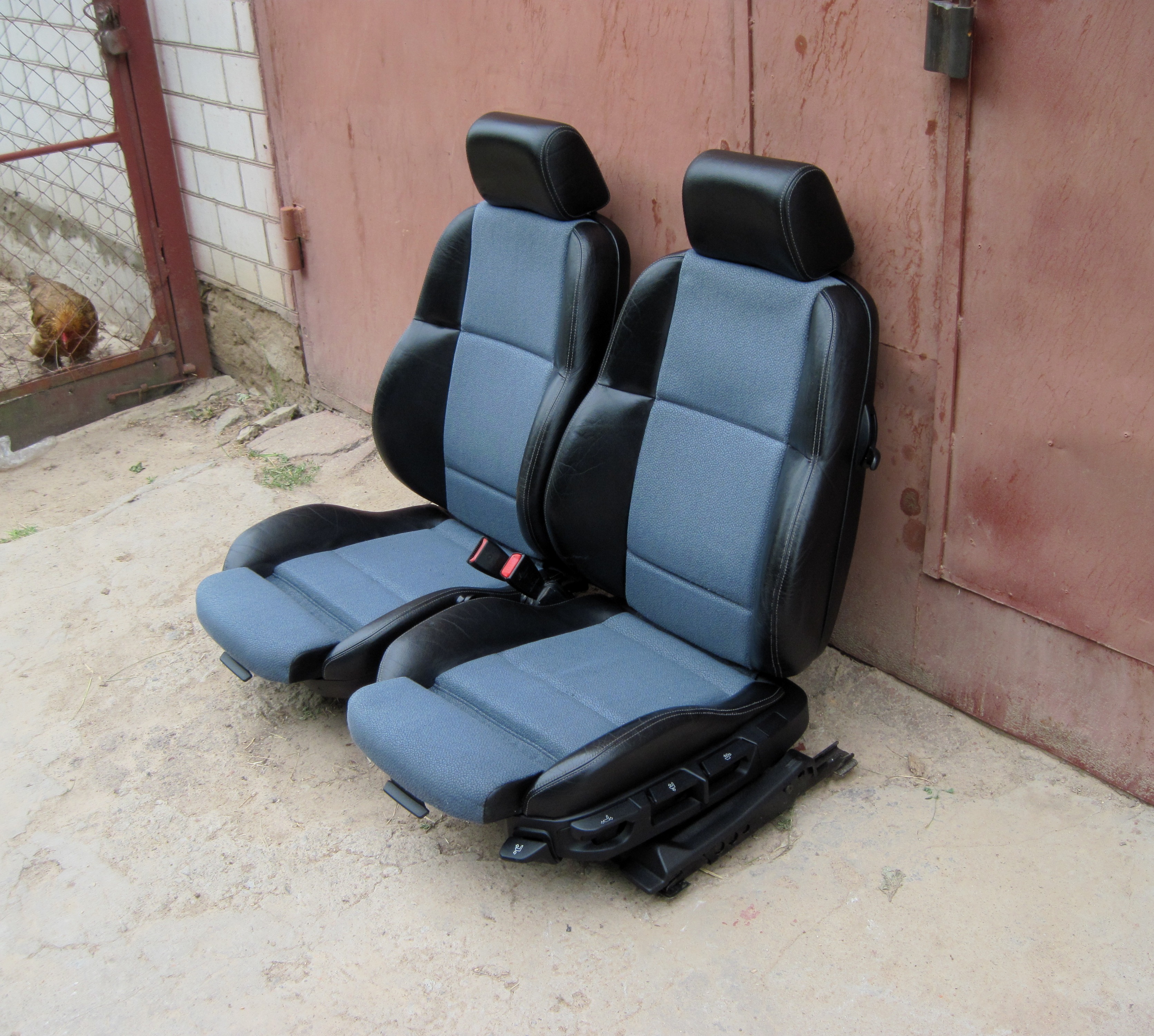 Купить сидушки недорого. Рекаро р32. Сидения Recaro 555 Impreza WRX. Передние сиденья. Кресло от иномарки.